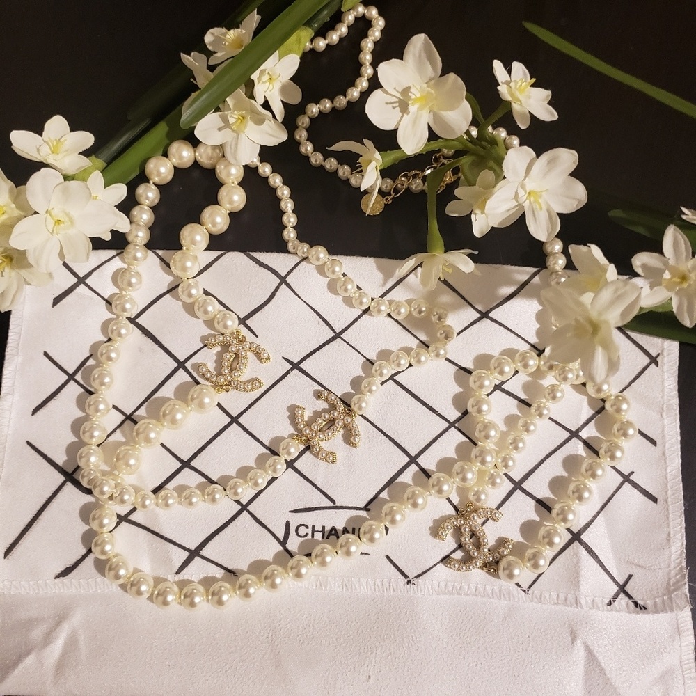Classic CC pearl necklace